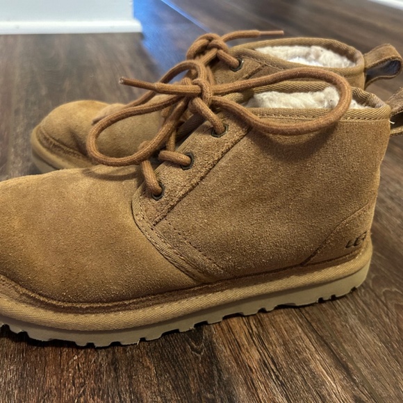 Ugg Woman’s Neumel in color chestnut size 6 - Picture 2 of 7